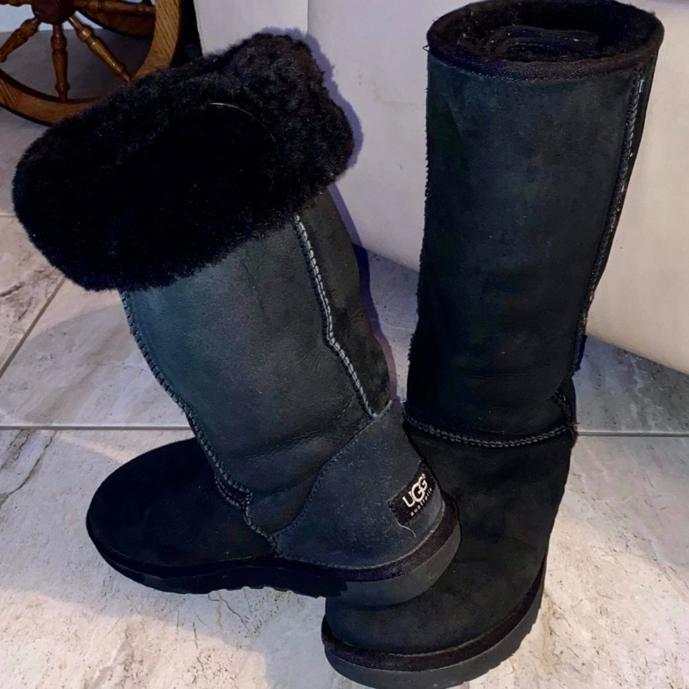 SOLD❗️UGG boots black size 9